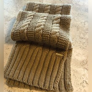 Michael Kors Woman’s Tan Knit Scarf